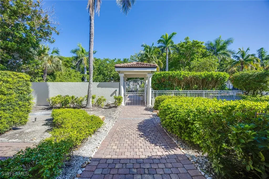 950 7th Avenue S Naples FL 34102