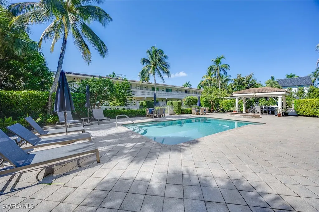 950 7th Avenue S Naples FL 34102