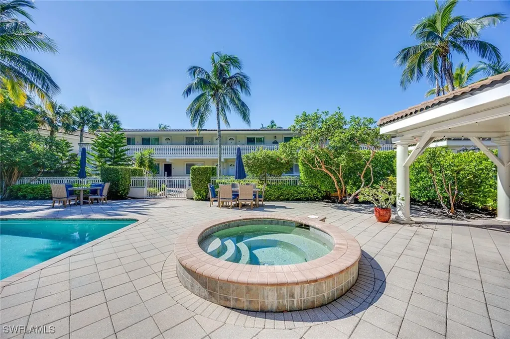 950 7th Avenue S Naples FL 34102