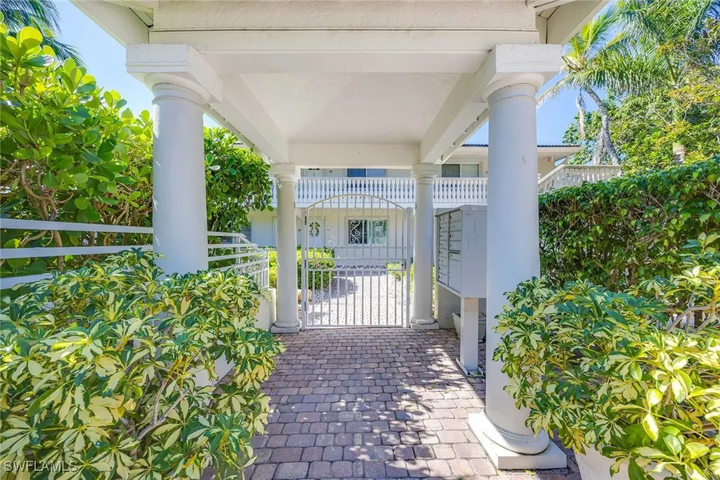 950 7th Avenue S Naples FL 34102