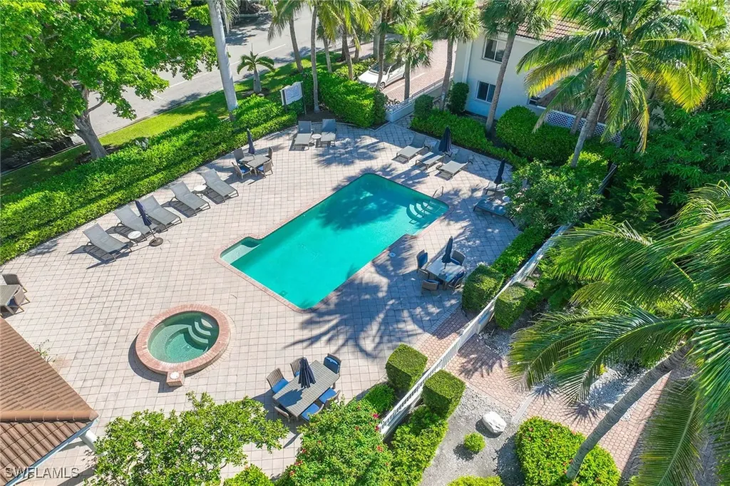 950 7th Avenue S Naples FL 34102