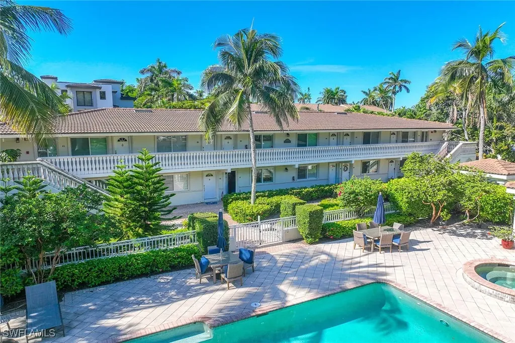 950 7th Avenue S Naples FL 34102
