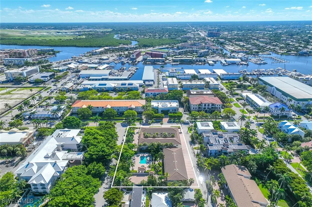 950 7th Avenue S Naples FL 34102