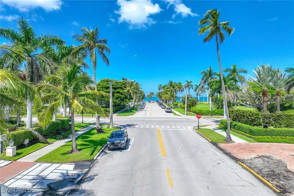 950 7th Avenue S Naples FL 34102