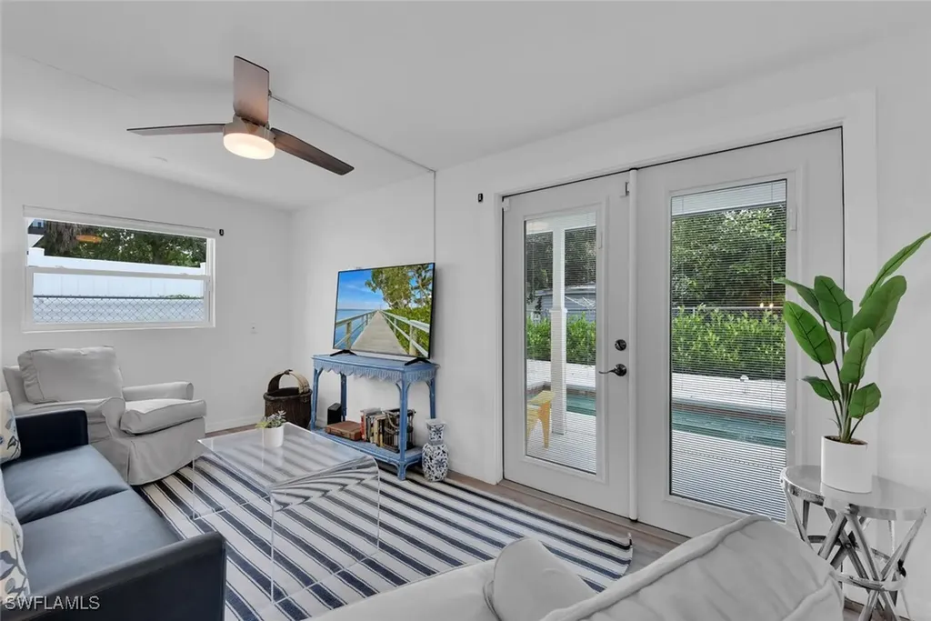 2048 Holiday Lane Naples FL 34104