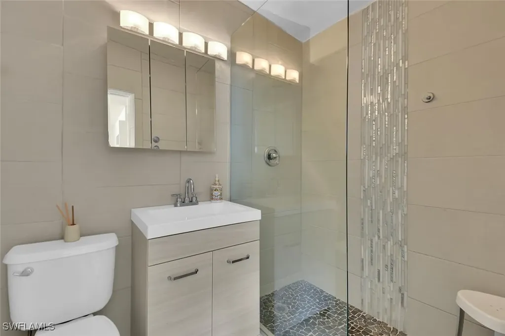 2048 Holiday Lane Naples FL 34104