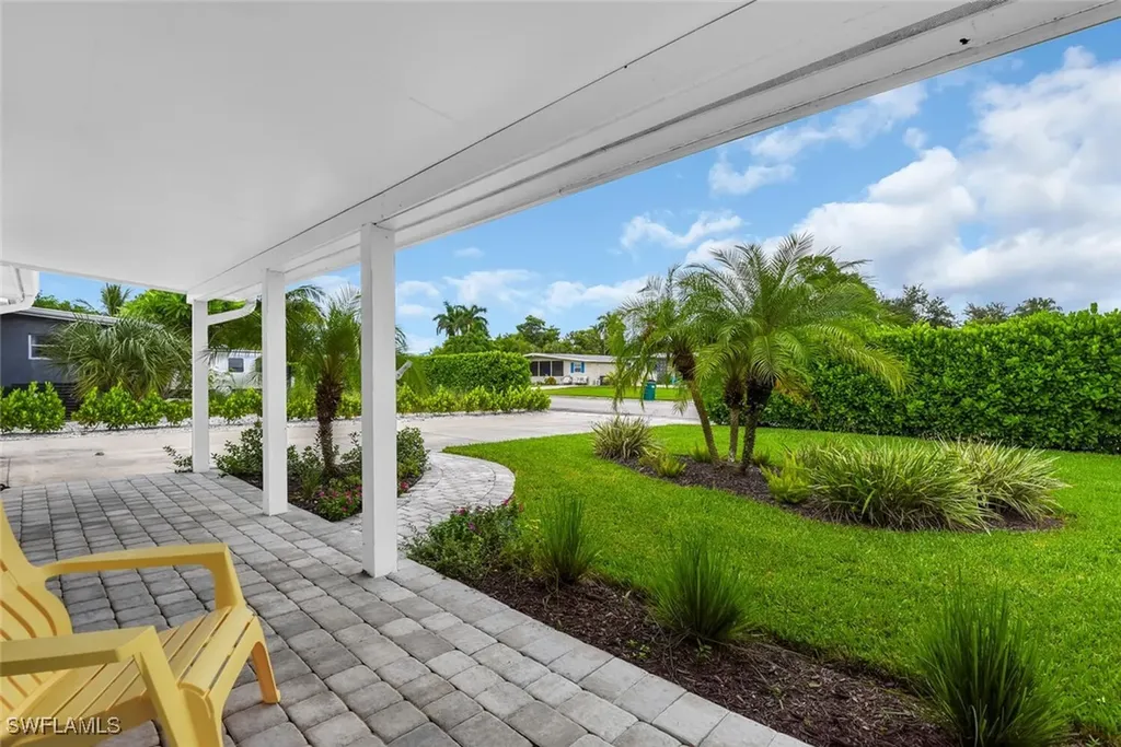 2048 Holiday Lane Naples FL 34104