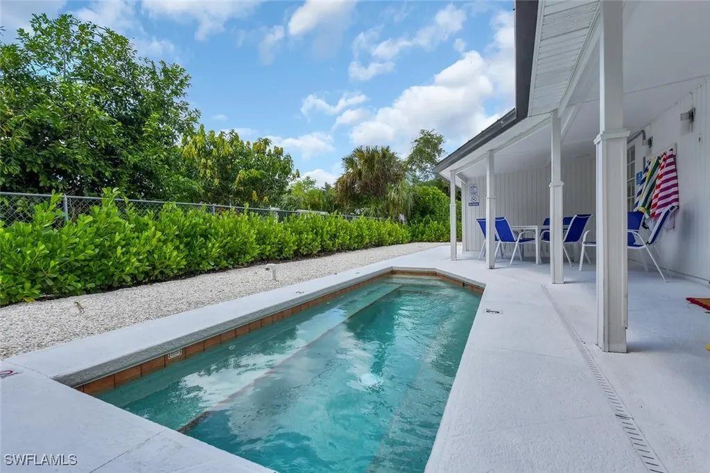 2048 Holiday Lane Naples FL 34104