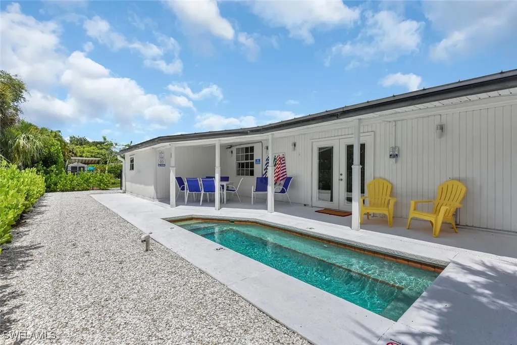 2048 Holiday Lane Naples FL 34104