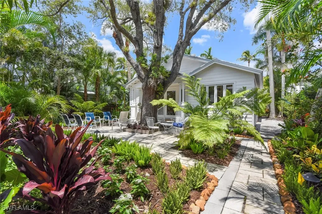 223 11th Avenue S Naples FL 34102