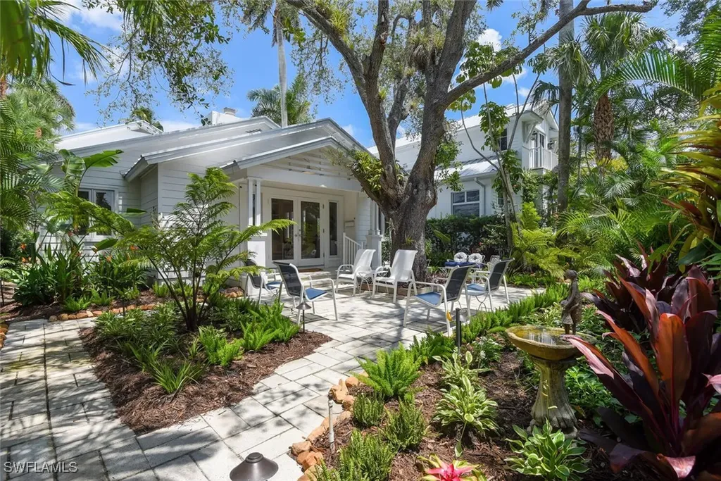 223 11th Avenue S Naples FL 34102