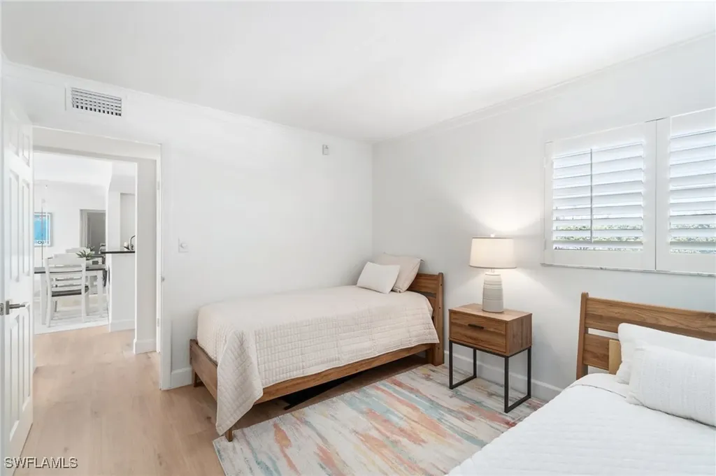 300 Park Shore Drive Naples FL 34103