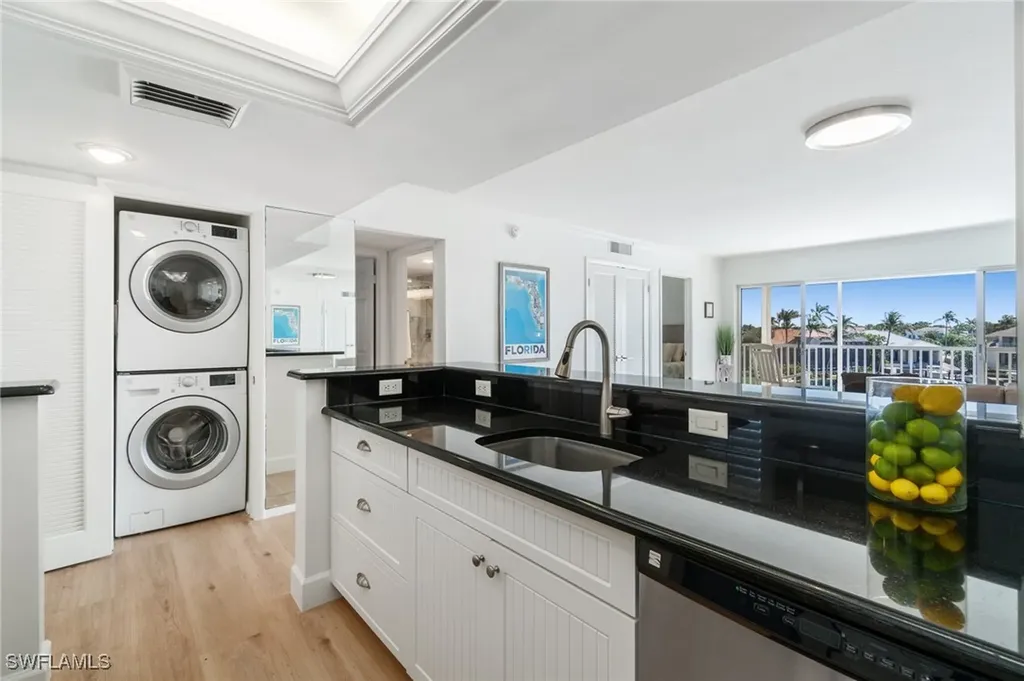 300 Park Shore Drive Naples FL 34103