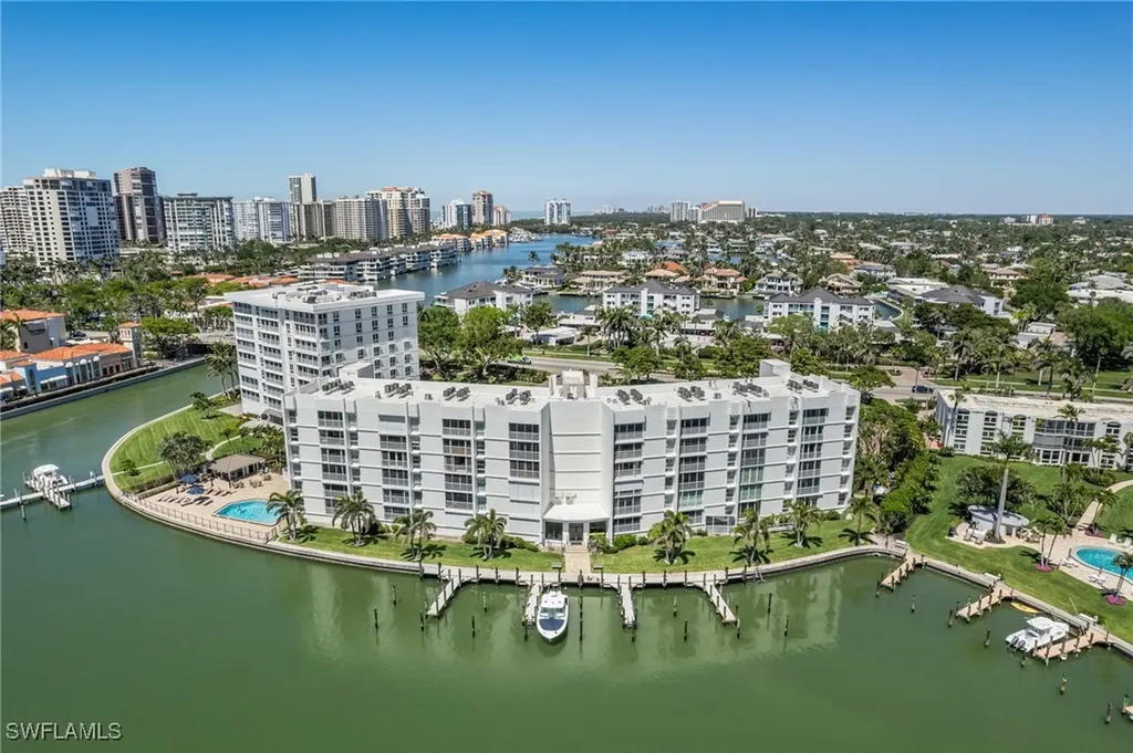 300 Park Shore Drive Naples FL 34103