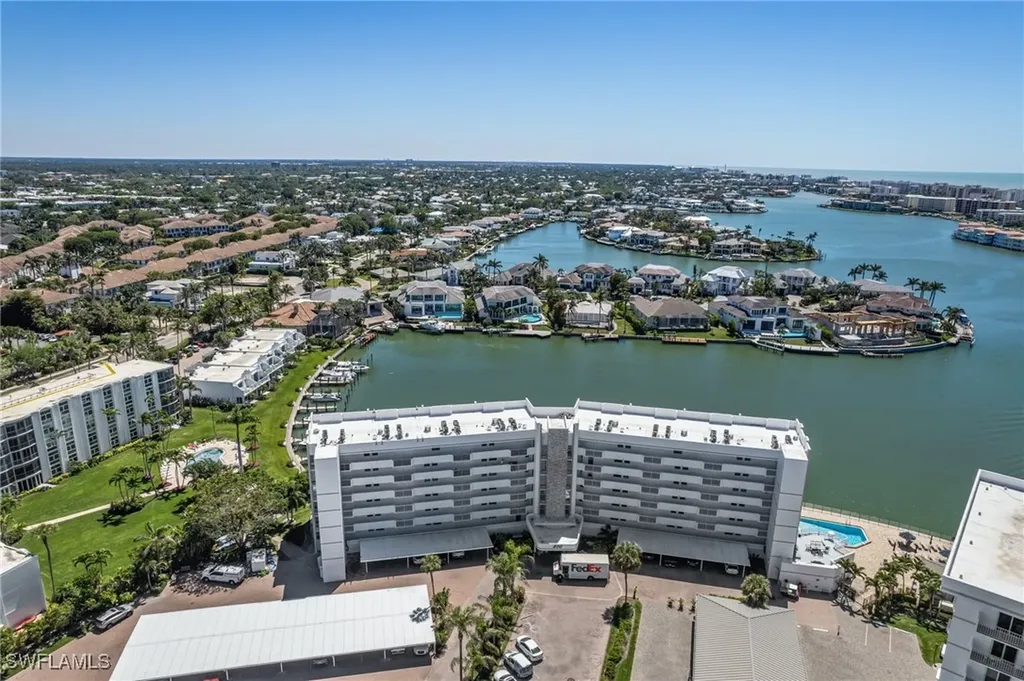 300 Park Shore Drive Naples FL 34103