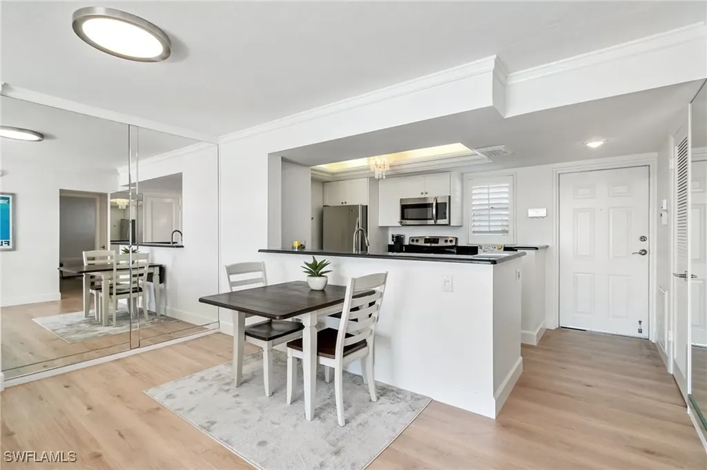 300 Park Shore Drive Naples FL 34103