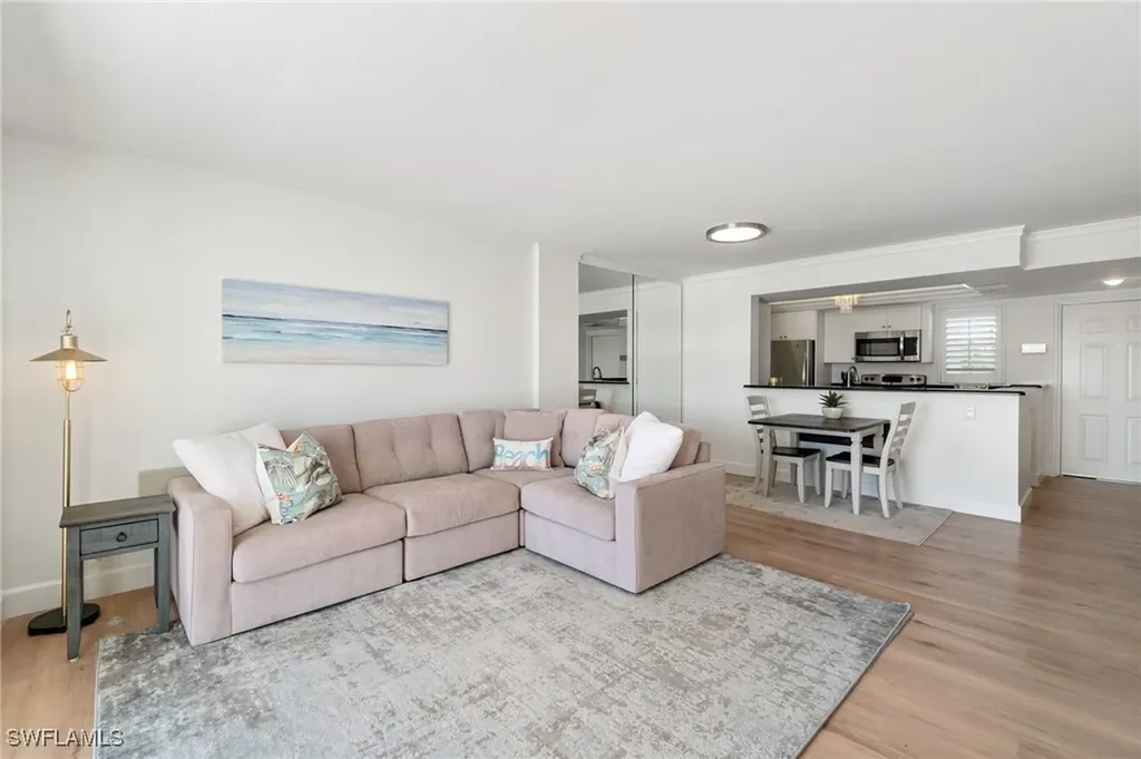 300 Park Shore Drive Naples FL 34103