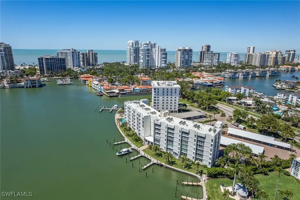 300 Park Shore Drive Naples FL 34103