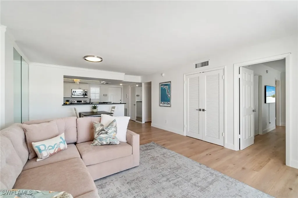 300 Park Shore Drive Naples FL 34103