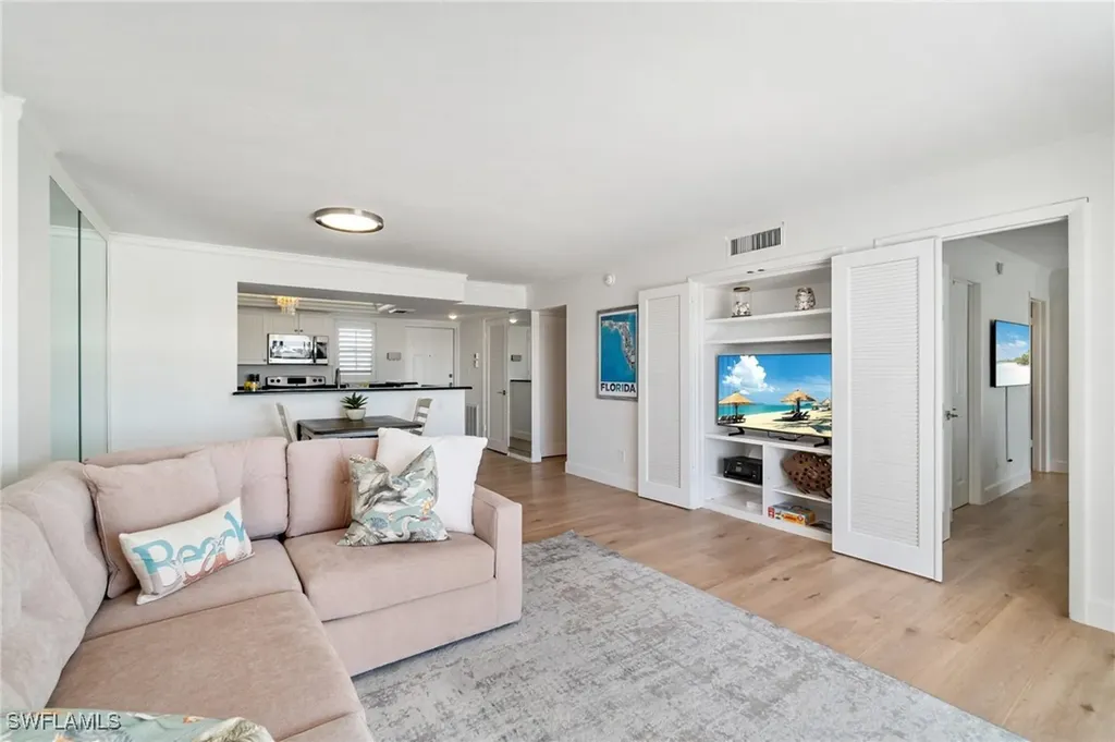 300 Park Shore Drive Naples FL 34103