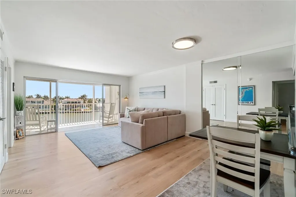 300 Park Shore Drive Naples FL 34103