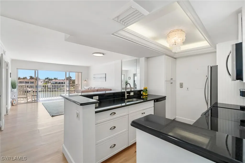 300 Park Shore Drive Naples FL 34103