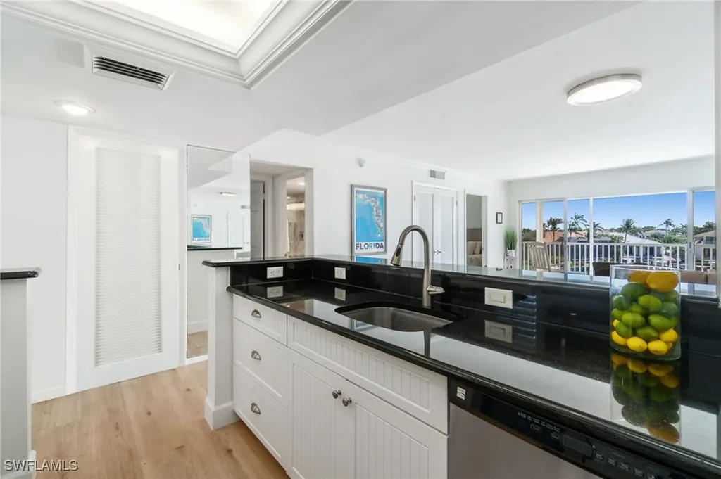 300 Park Shore Drive Naples FL 34103