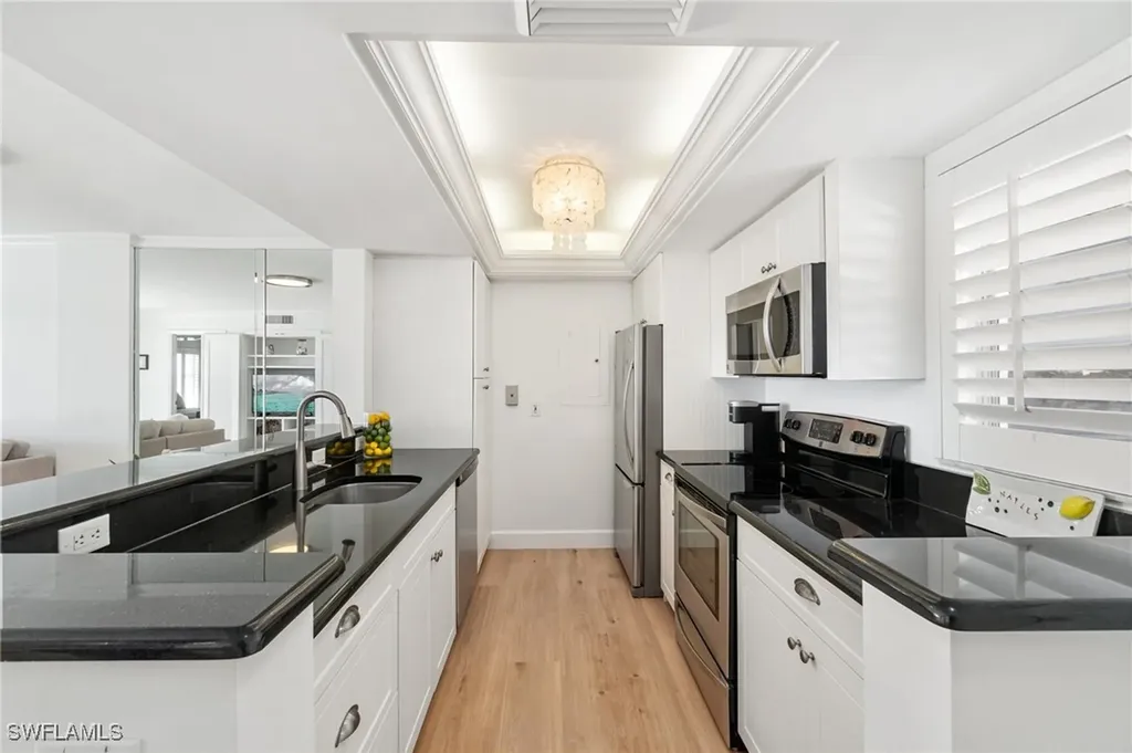 300 Park Shore Drive Naples FL 34103