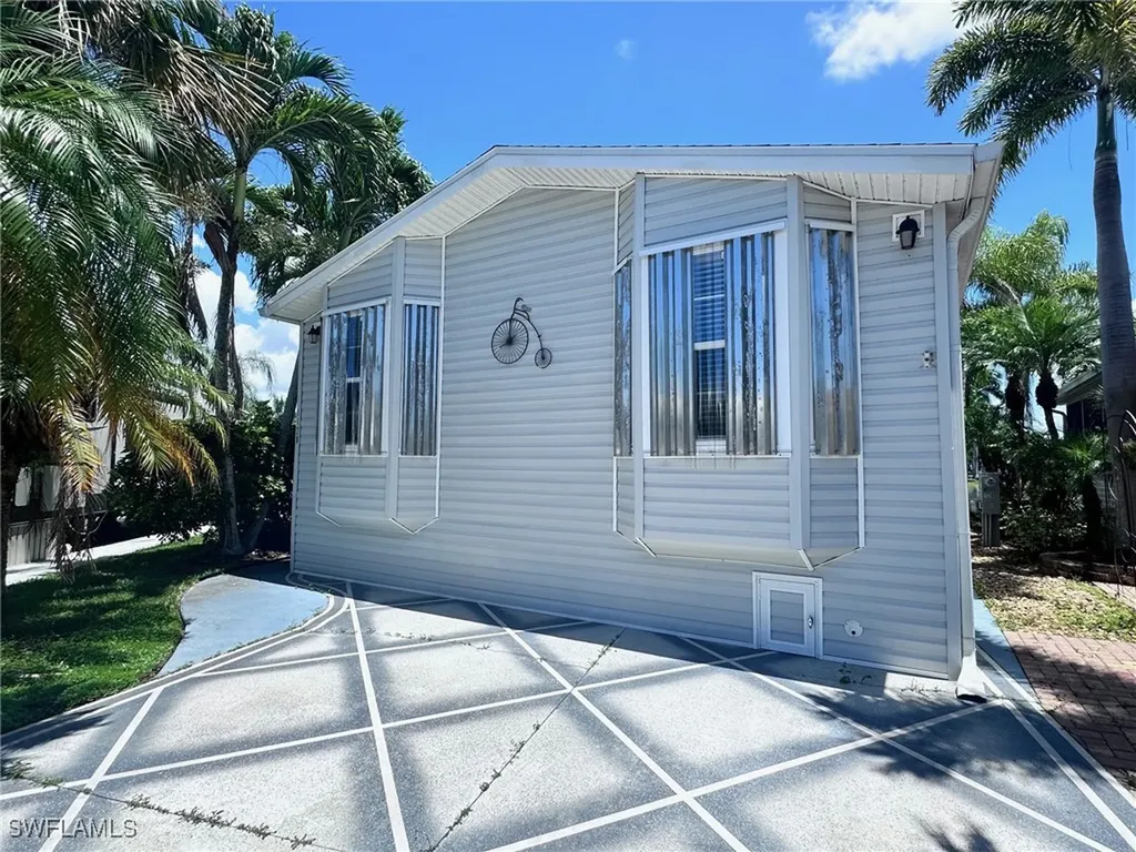 1128 Jade Lake Point Naples FL 34114