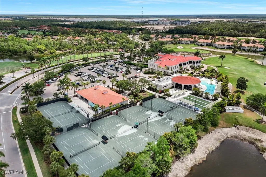 4883 Hampshire Court Naples FL 34112