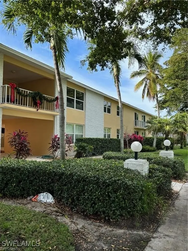 546 Broad Avenue S Naples FL 34102
