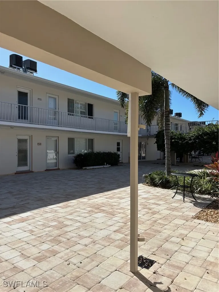 546 Broad Avenue S Naples FL 34102