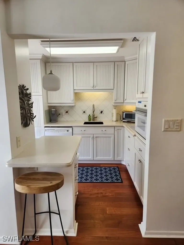 546 Broad Avenue S Naples FL 34102