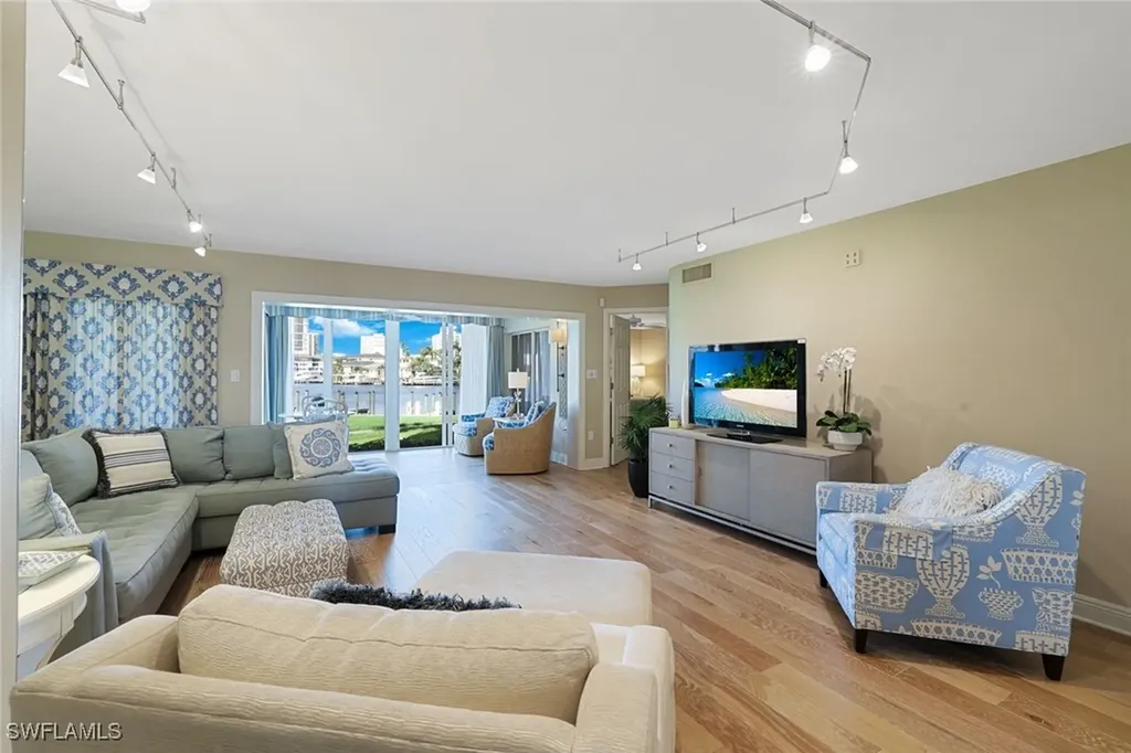 355 Park Shore Drive Naples FL 34103