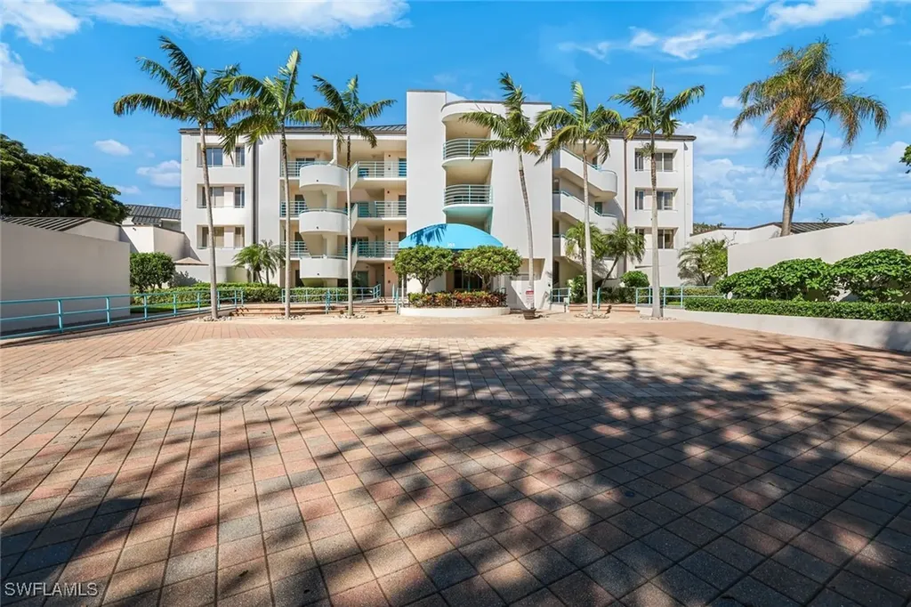 355 Park Shore Drive Naples FL 34103