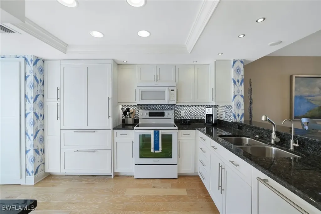 355 Park Shore Drive Naples FL 34103