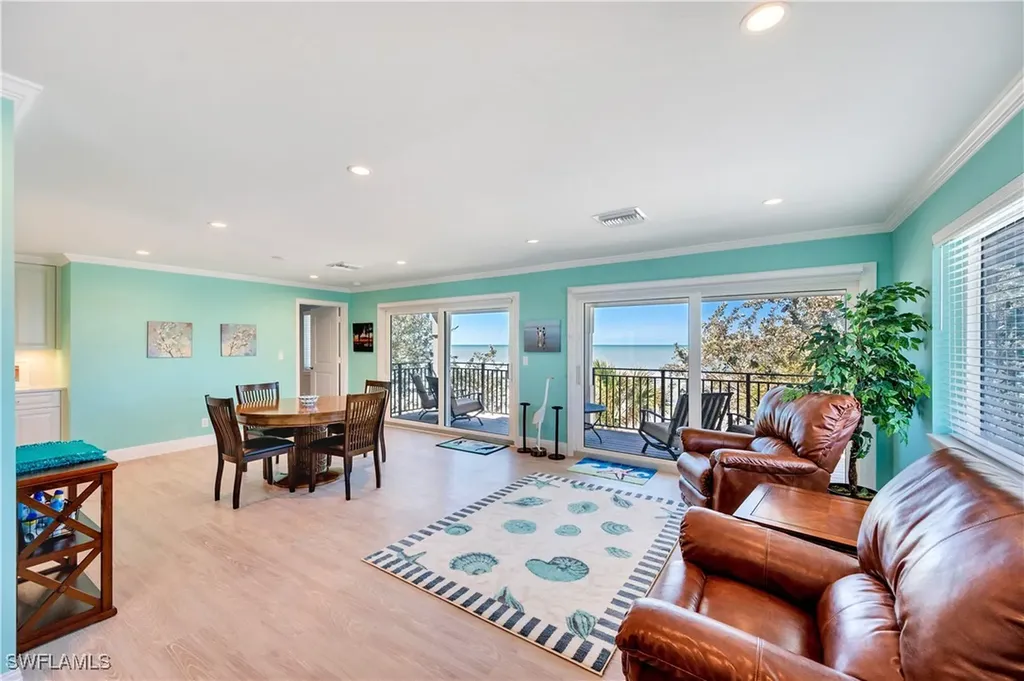 1065 Gulf Shore Boulevard N Naples FL 34102
