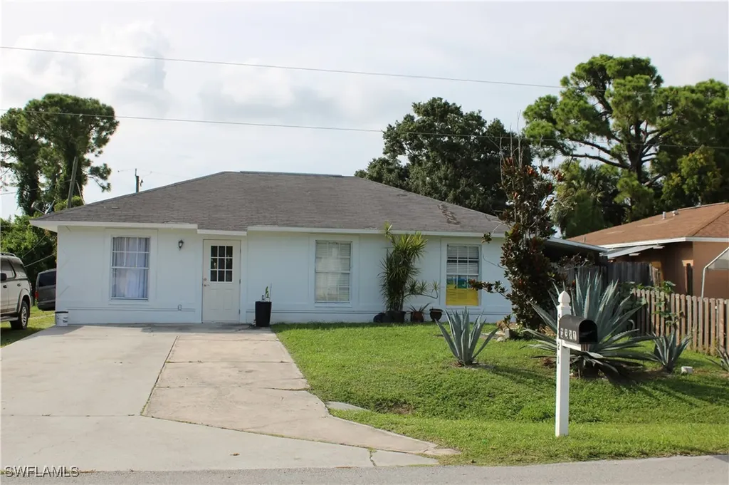 5321 Warren Street Naples FL 34113