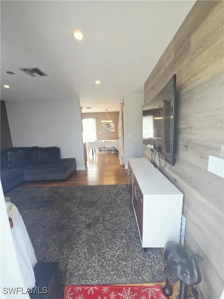 5321 Warren Street Naples FL 34113