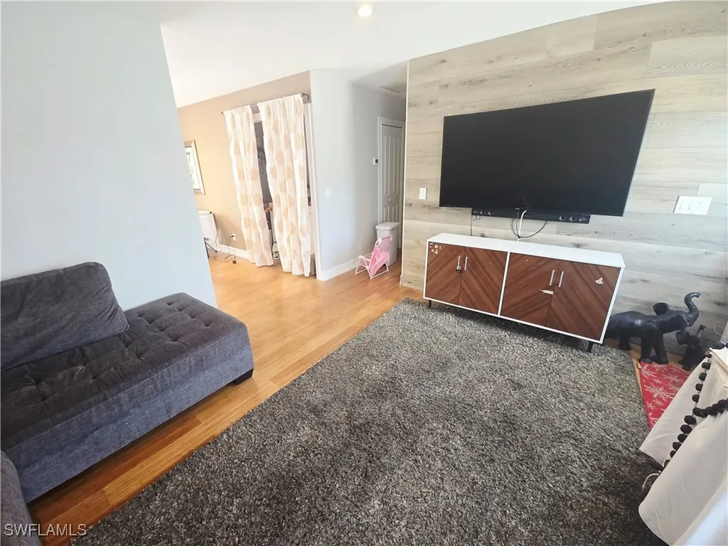 5321 Warren Street Naples FL 34113