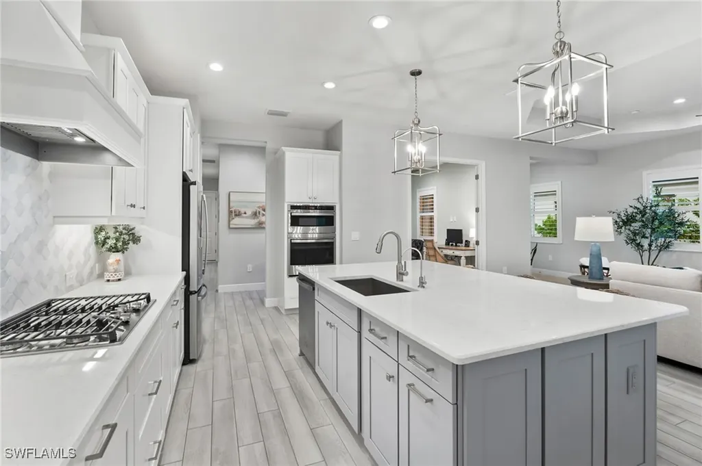 3992 Skysail Drive Naples FL 34120