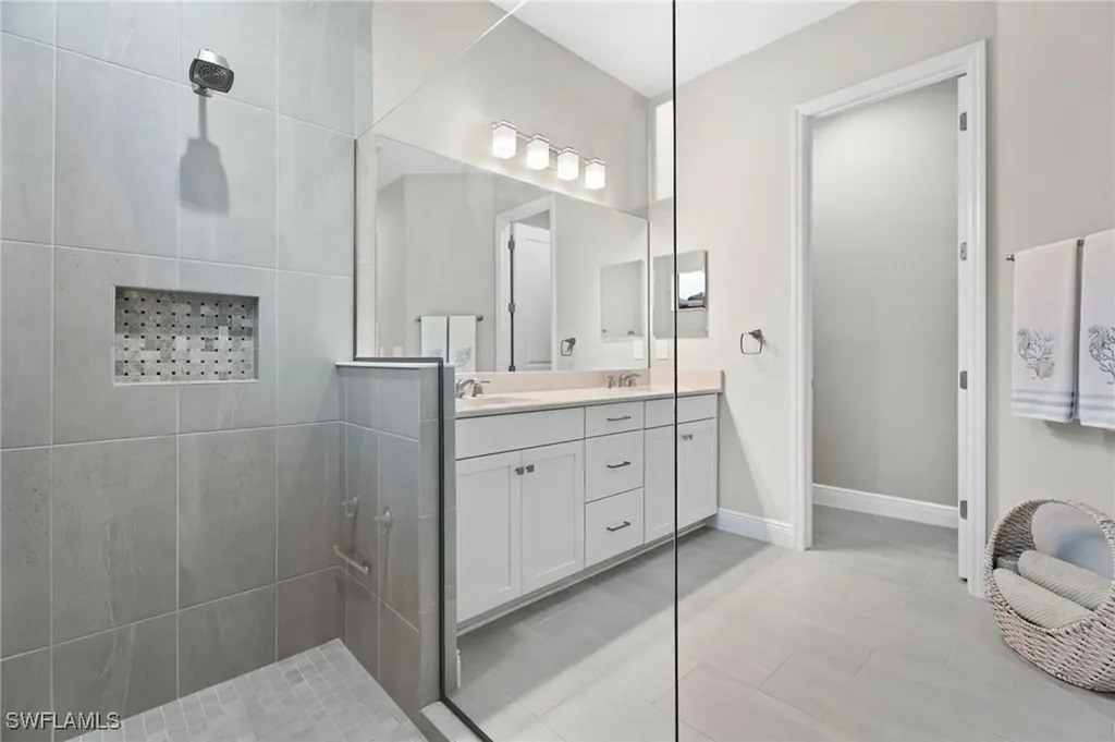 3992 Skysail Drive Naples FL 34120