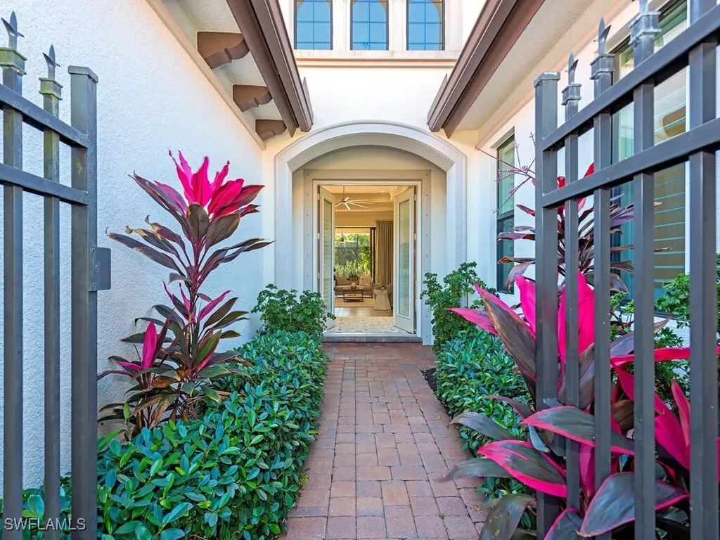 12443 Wisteria Drive Naples FL 34120