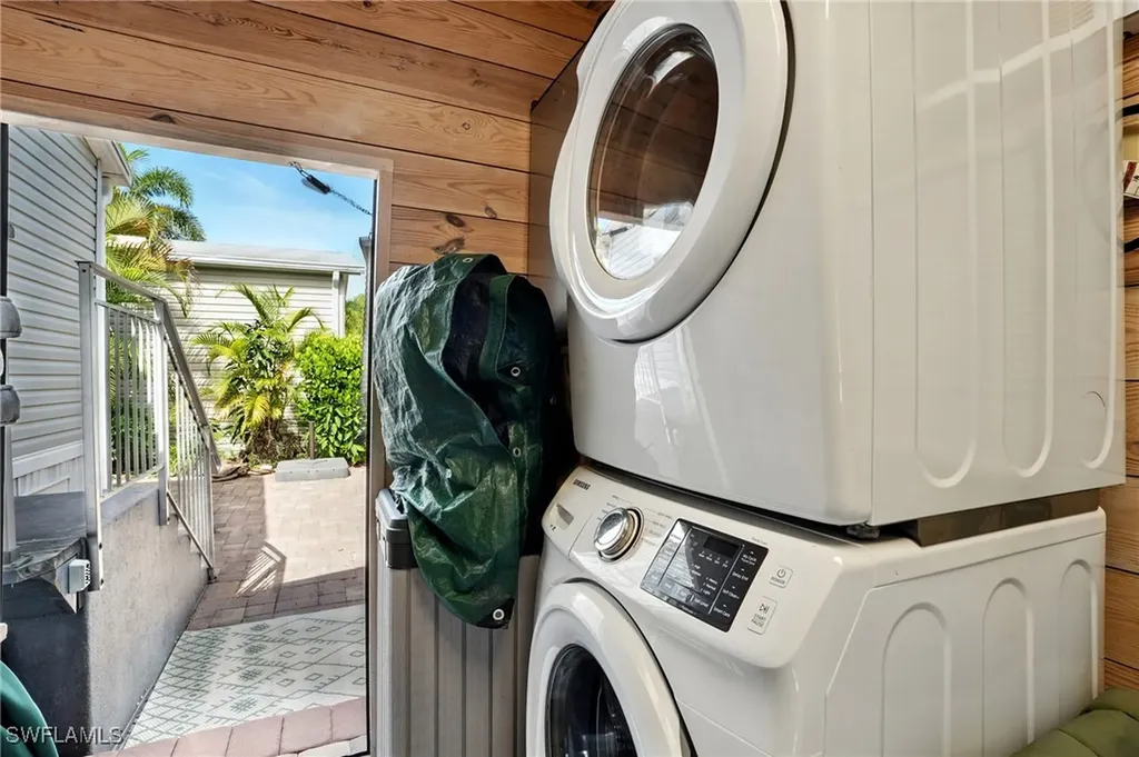 1041 Crystal Lake Drive Naples FL 34120