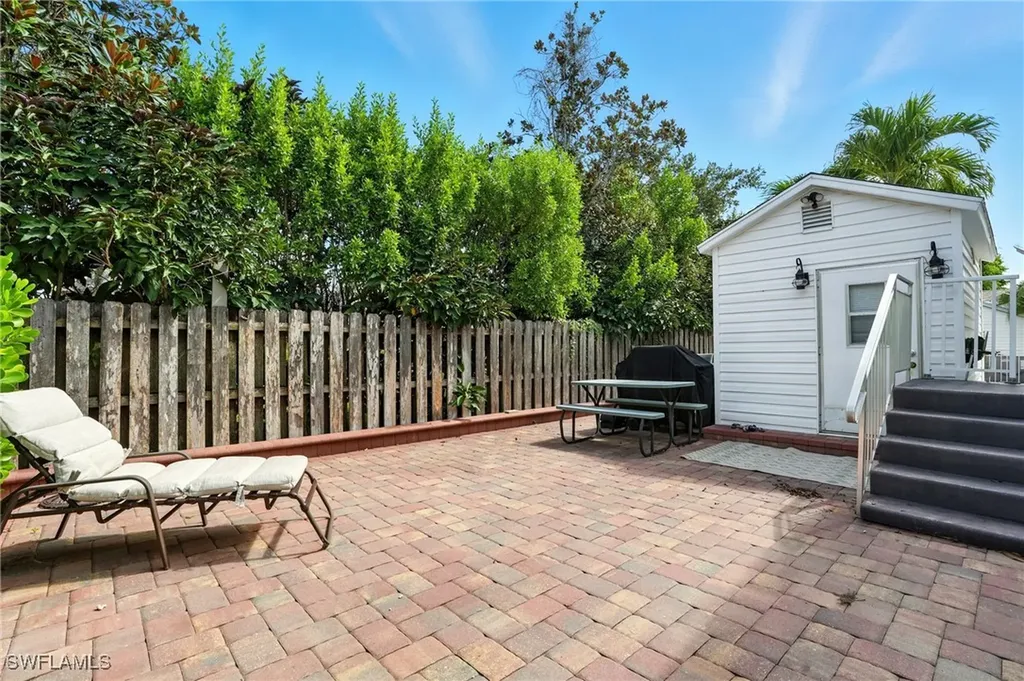 1041 Crystal Lake Drive Naples FL 34120