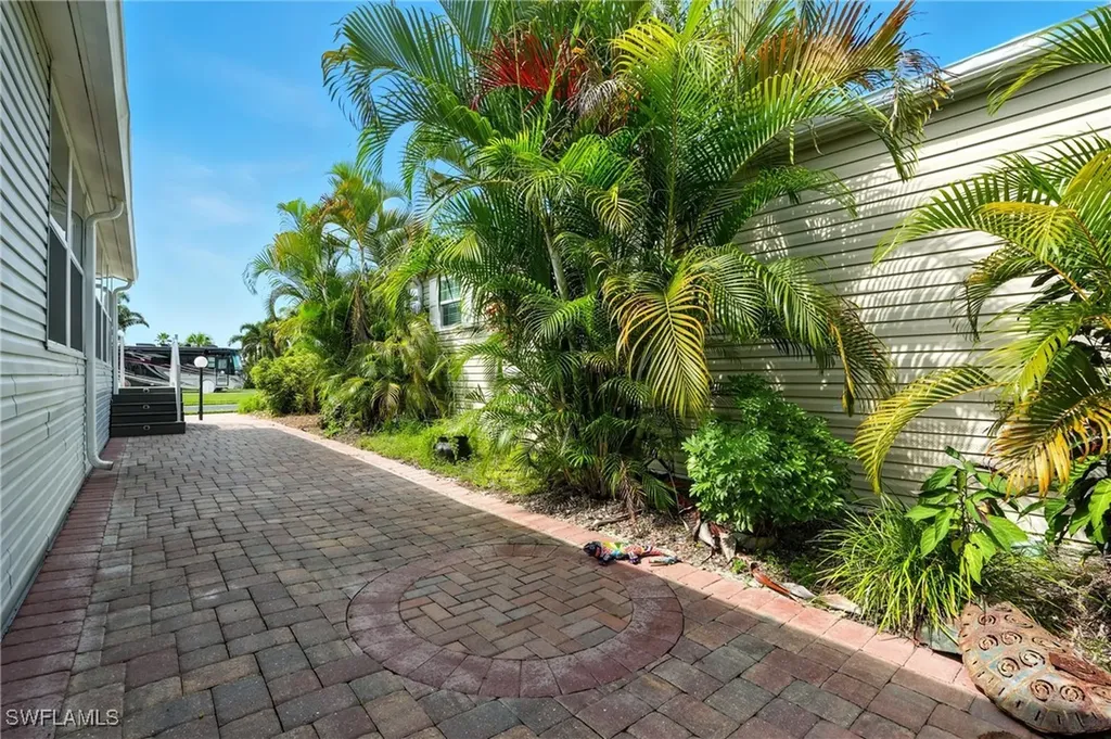 1041 Crystal Lake Drive Naples FL 34120