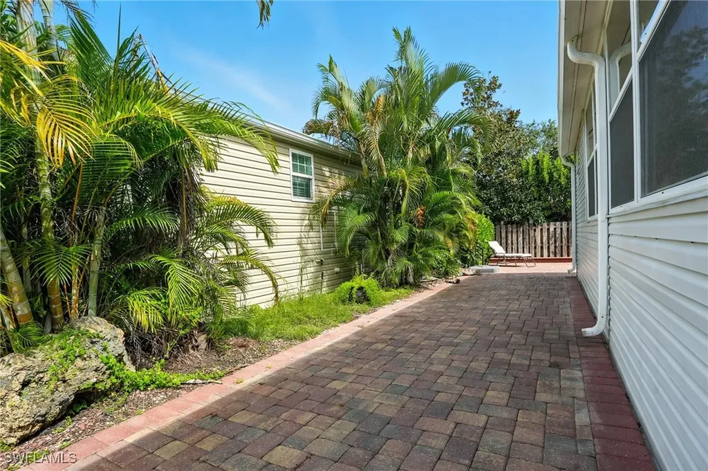 1041 Crystal Lake Drive Naples FL 34120