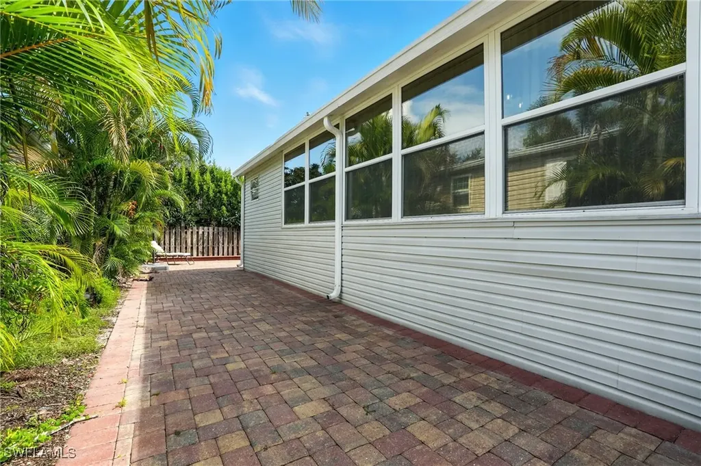 1041 Crystal Lake Drive Naples FL 34120