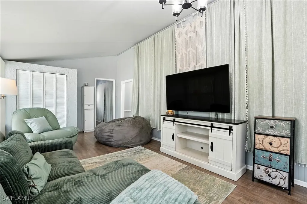 1041 Crystal Lake Drive Naples FL 34120