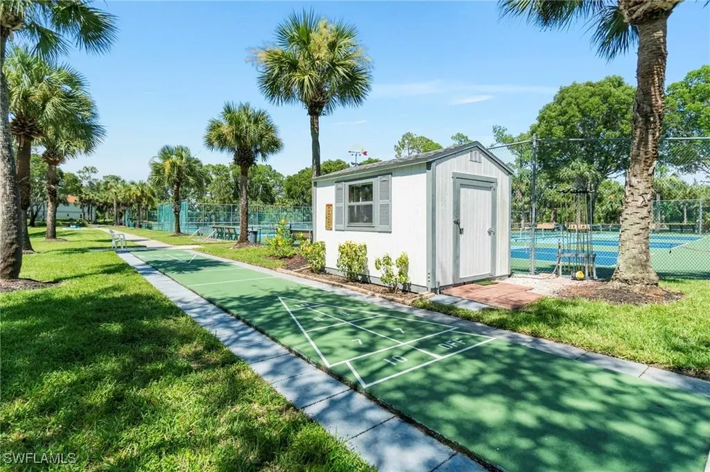 452 Belina Drive Naples FL 34104